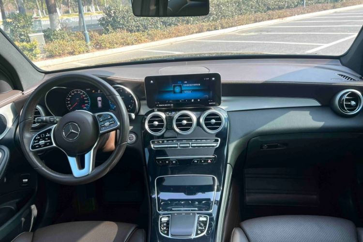 Used Mercedes-Benz GLC 2022 Second Facelift GLC 260 L 4MATIC Dynamic Edition Interior 4