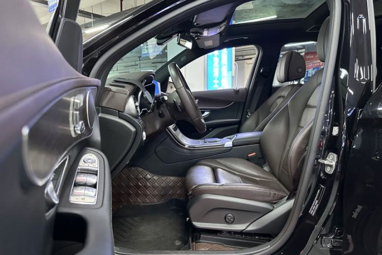 Used Mercedes-Benz GLC 2022 Facelift GLC 260 L 4MATIC Luxury Edition Interior 4