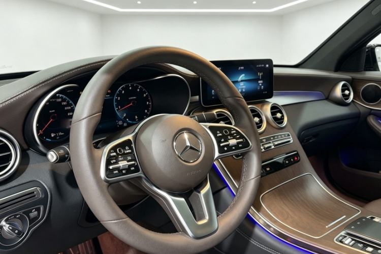 Used Mercedes-Benz GLC 2022 Second Facelift GLC 260 L 4MATIC Luxury Edition Interior 4