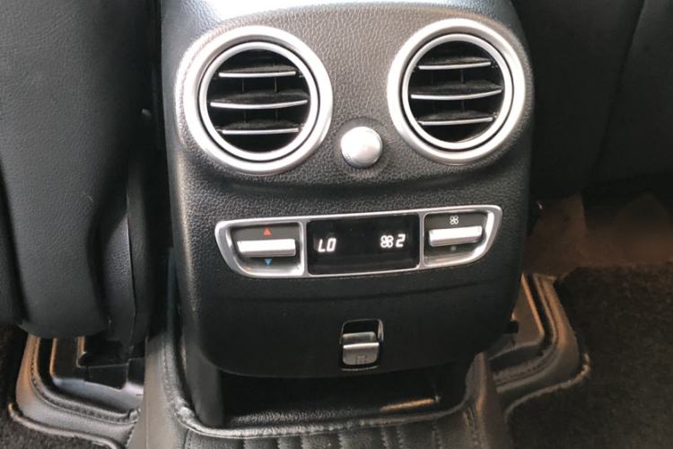 Used Mercedes-Benz GLC 2022 Second Facelift GLC 260 L 4MATIC Luxury Edition Interior 4