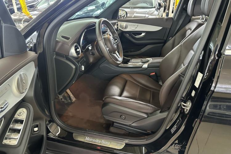 Used Mercedes-Benz GLC 2022 Second Facelift GLC 260 L 4MATIC Dynamic Edition Interior 5