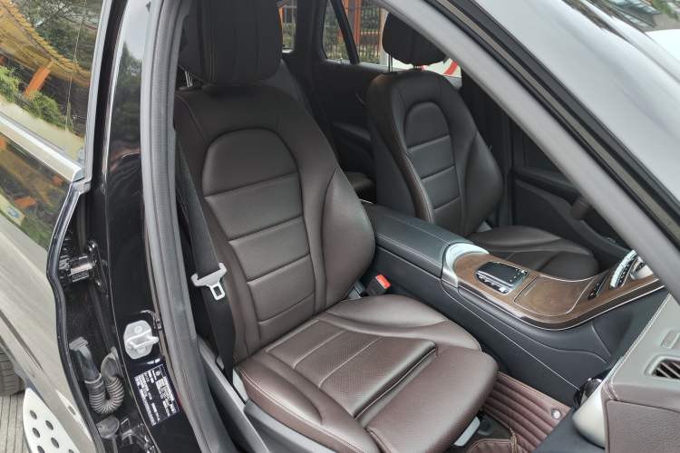 Used Mercedes-Benz GLC 2022 Second Facelift GLC 260 L 4MATIC Luxury Edition Interior 5