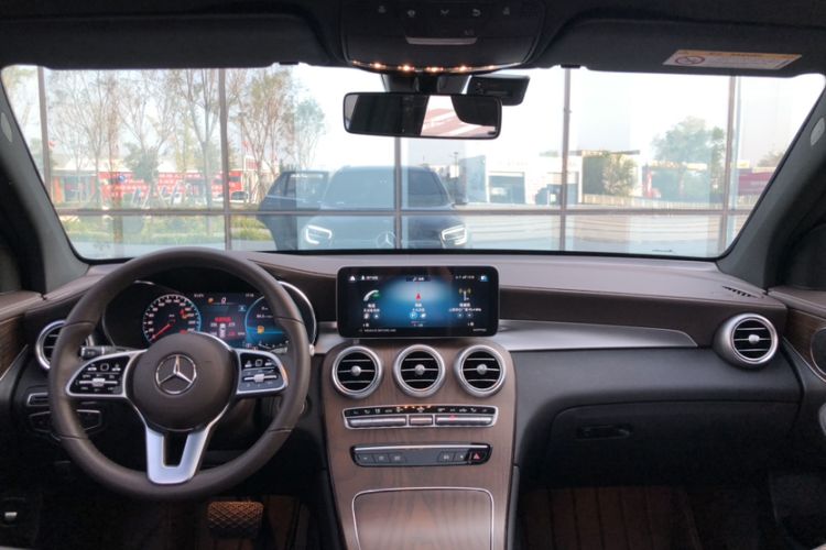 Used Mercedes-Benz GLC 2022 Second Facelift GLC 260 L 4MATIC Luxury Edition Interior 5