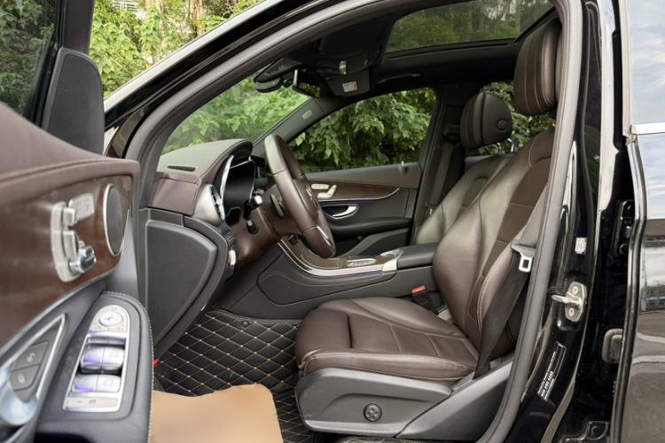 Used Mercedes-Benz GLC 2022 Facelift GLC 260 L 4MATIC Luxury Edition Interior 6