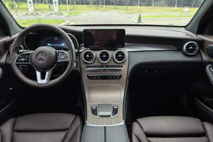 Used Mercedes-Benz GLC 2022 Second Facelift GLC 260 L 4MATIC Luxury Edition Interior 6