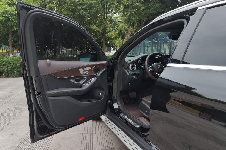 Used Mercedes-Benz GLC 2022 Second Facelift GLC 260 L 4MATIC Luxury Edition Interior 6