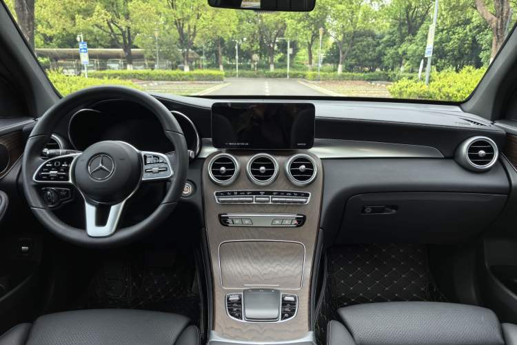 Used Mercedes-Benz GLC 2022 GLC 260 L 4MATIC Luxury Model Interior 7