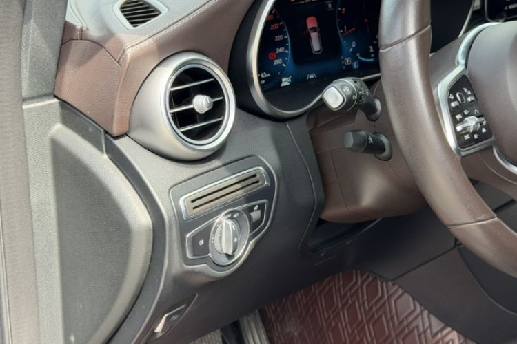Used Mercedes-Benz GLC 2022 Facelift GLC 300 L 4MATIC Luxury Edition Interior 7