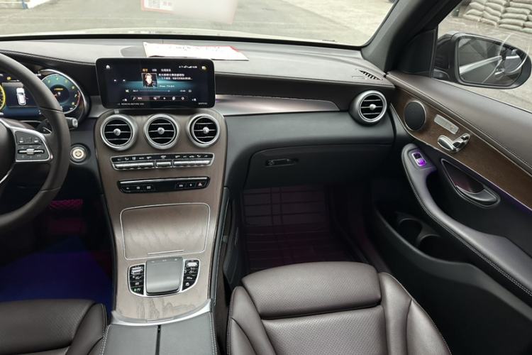 Used Mercedes-Benz GLC 2022 Facelift GLC 260 L 4MATIC Luxury Edition Interior 7