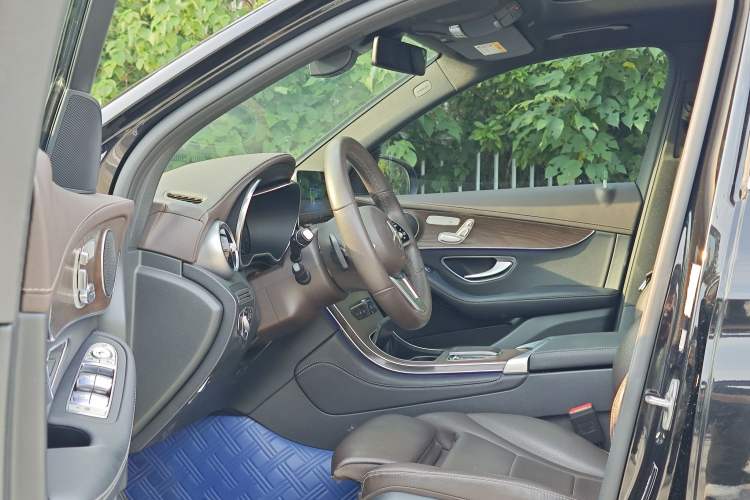 Used Mercedes-Benz GLC 2022 GLC 260 L 4MATIC Luxury Model Interior 8