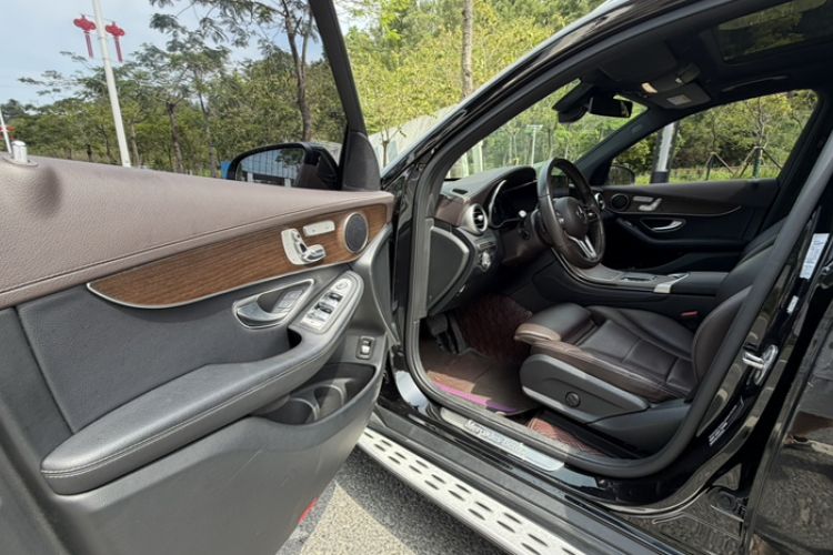 Used Mercedes-Benz GLC 2022 Facelift GLC 300 L 4MATIC Luxury Edition Interior 8