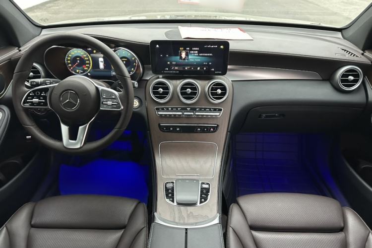 Used Mercedes-Benz GLC 2022 Facelift GLC 260 L 4MATIC Luxury Edition Interior 8