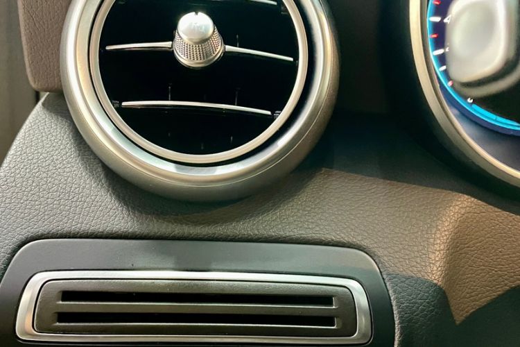 Used Mercedes-Benz GLC 2022 Second Facelift GLC 260 L 4MATIC Dynamic Edition Interior 8