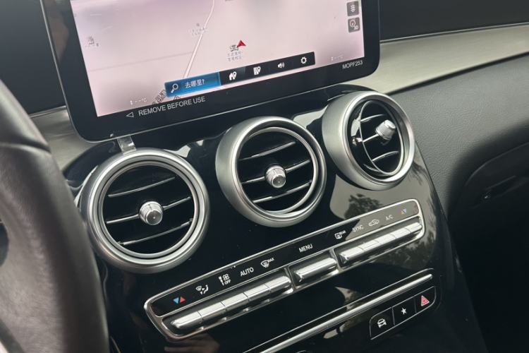 Used Mercedes-Benz GLC 2022 Refreshed GLC 260 L 4MATIC Dynamic Edition Interior 9