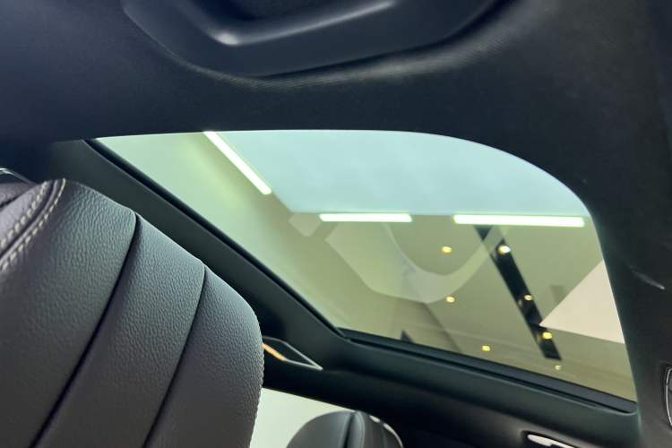 Used Mercedes-Benz GLC 2022 Refreshed GLC 300 L 4MATIC Dynamic Edition Interior 9