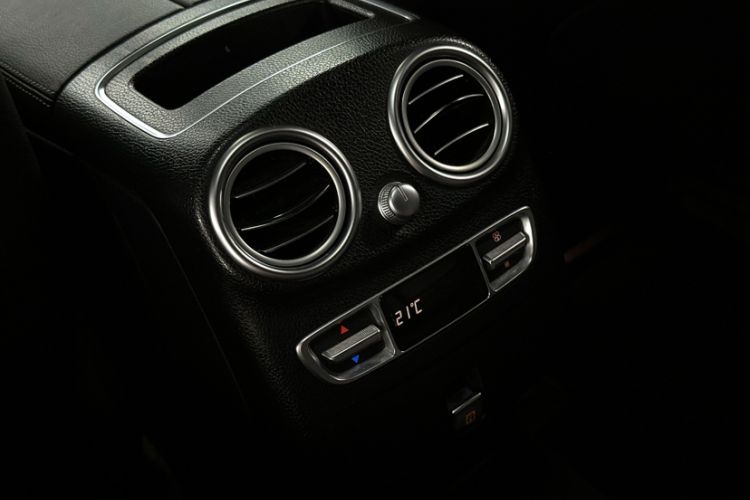 Used Mercedes-Benz GLC 2022 Facelift GLC 260 L 4MATIC Luxury Edition Interior 9