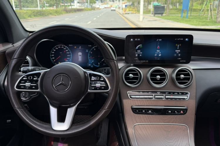 Used Mercedes-Benz GLC 2022 Facelift GLC 300 L 4MATIC Luxury Edition Interior 9