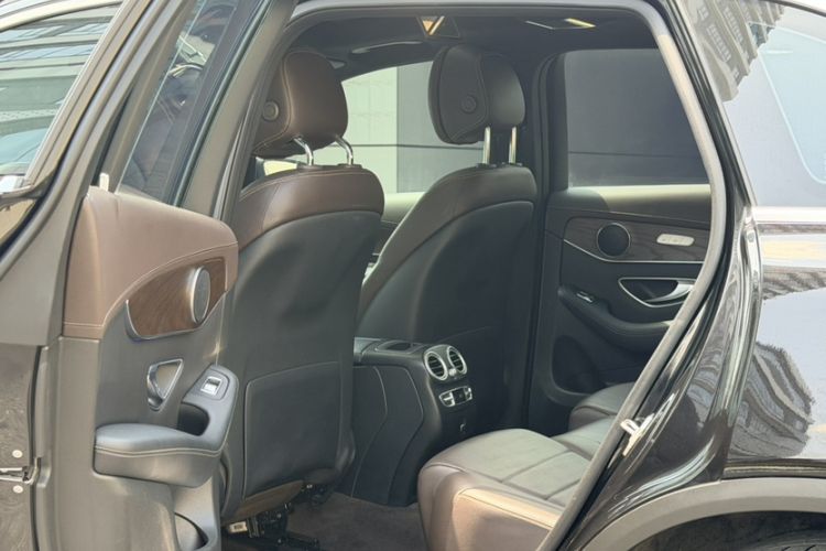 Used Mercedes-Benz GLC 2022 Facelift GLC 260 L 4MATIC Luxury Edition Interior 9