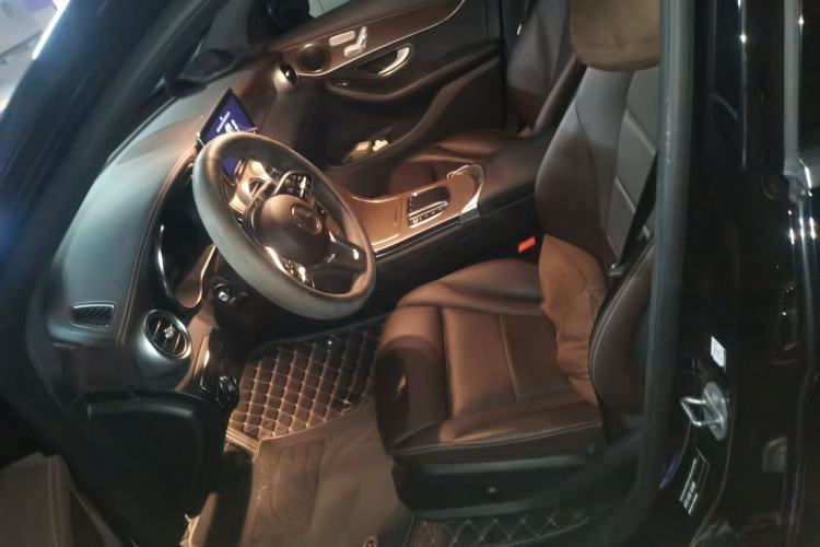 Used Mercedes-Benz GLC 2022 Facelift GLC 260 L 4MATIC Luxury Edition Left Front Seat