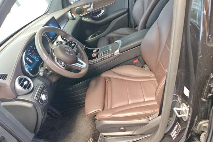Used Mercedes-Benz GLC 2022 Facelift GLC 260 L 4MATIC Luxury Edition Left Front Seat