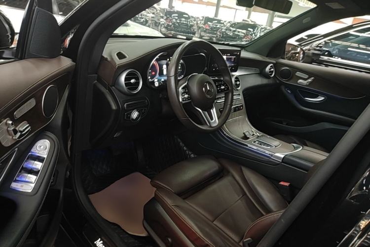 Used Mercedes-Benz GLC 2022 Facelift GLC 300 L 4MATIC Luxury Edition Left Front Seat
