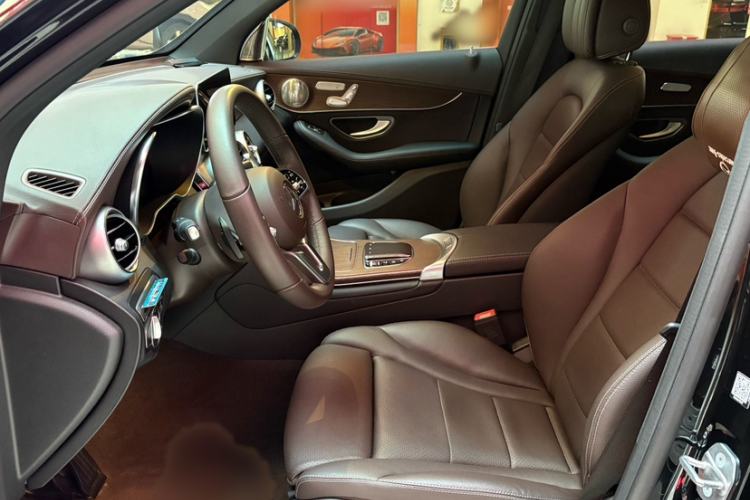 Used Mercedes-Benz GLC 2022 Refreshed GLC 300 L 4MATIC Dynamic Edition Prestige Version Left Front Seat