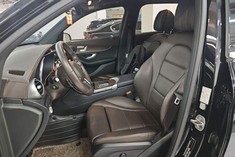 Used Mercedes-Benz GLC 2022 Second Facelift GLC 260 L 4MATIC Luxury Edition Left Front Seat