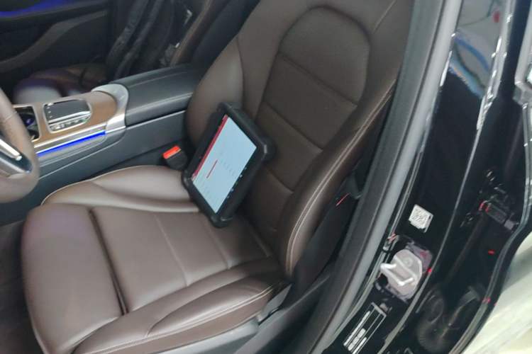 Used Mercedes-Benz GLC 2022 Second Facelift GLC 260 L 4MATIC Luxury Edition Left Front Seat