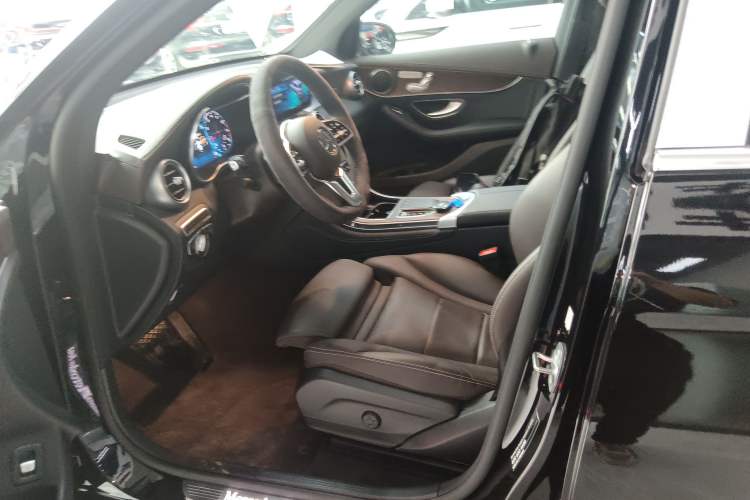 Used Mercedes-Benz GLC 2022 Facelift GLC 260 L 4MATIC Luxury Edition Left Front Seat