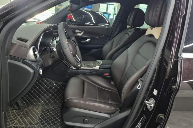 Used Mercedes-Benz GLC 2022 Facelift GLC 260 L 4MATIC Luxury Edition Left Front Seat