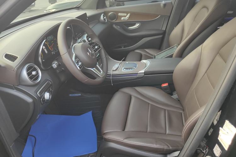 Used Mercedes-Benz GLC 2022 Facelift GLC 260 L 4MATIC Luxury Edition Left Front Seat