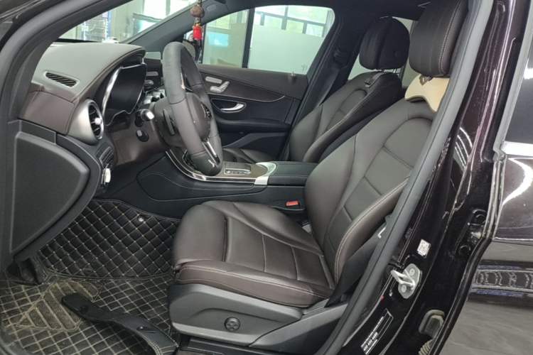 Used Mercedes-Benz GLC 2022 Facelift GLC 260 L 4MATIC Luxury Edition Left Front Seat