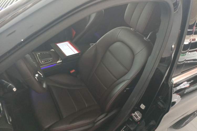 Used Mercedes-Benz GLC 2022 Second Facelift GLC 260 L 4MATIC Luxury Edition Left Front Seat