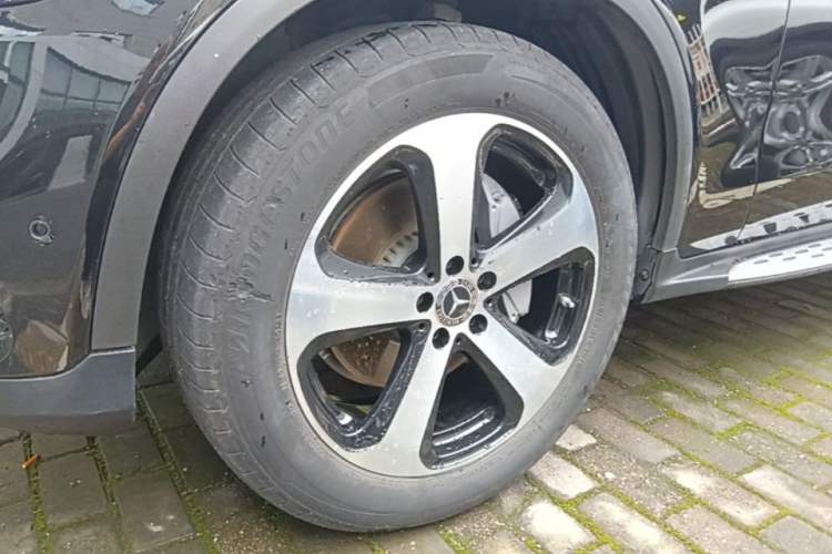 Used Mercedes-Benz GLC 2022 Second Facelift GLC 260 L 4MATIC Dynamic Edition Left Front Wheel Hub