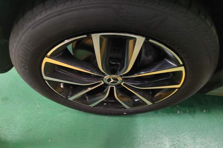 Used Mercedes-Benz GLC 2022 Second Facelift GLC 260 L 4MATIC Luxury Edition Left Front Wheel Hub