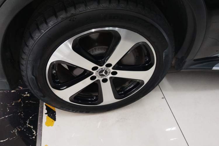 Used Mercedes-Benz GLC 2022 Refreshed GLC 260 L 4MATIC Dynamic Edition Left Front Wheel Hub