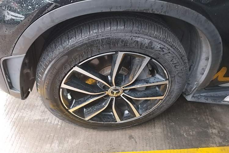 Used Mercedes-Benz GLC 2022 Facelift GLC 260 L 4MATIC Luxury Edition Left Front Wheel Hub
