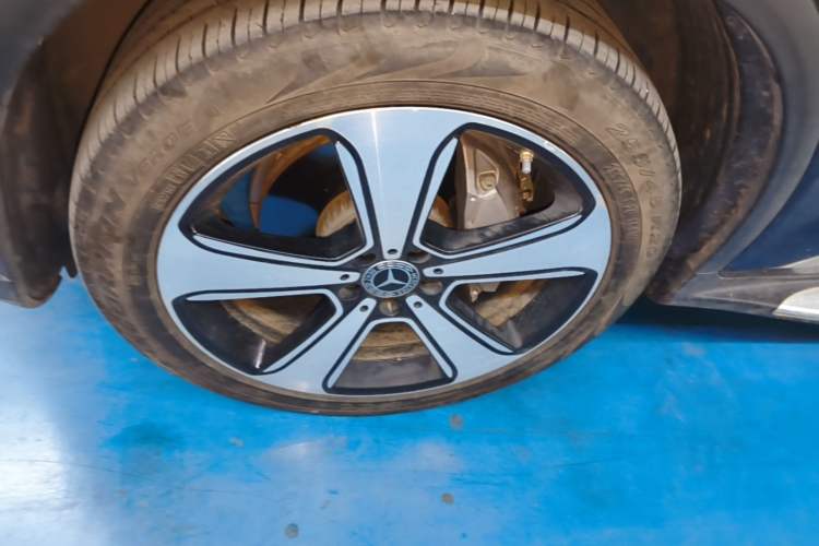 Used Mercedes-Benz GLC 2022 Refreshed GLC 300 L 4MATIC Dynamic Edition Prestige Version Left Front Wheel Hub