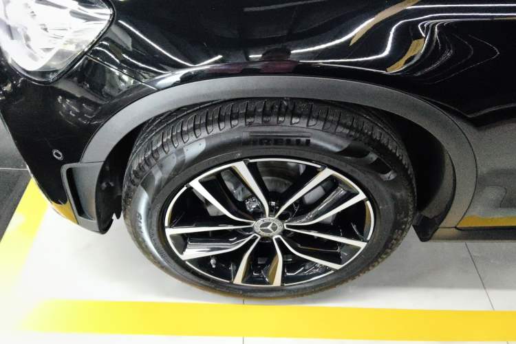 Used Mercedes-Benz GLC 2022 Second Facelift GLC 260 L 4MATIC Luxury Edition Left Front Wheel Hub