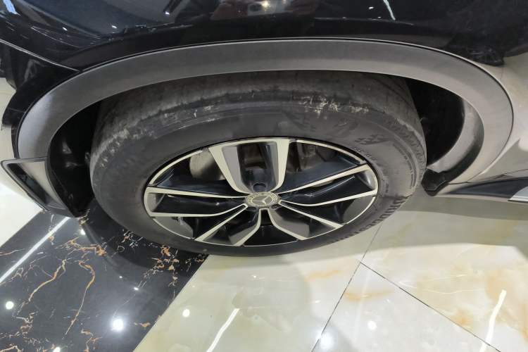 Used Mercedes-Benz GLC 2022 Second Facelift GLC 260 L 4MATIC Luxury Edition Left Front Wheel Hub