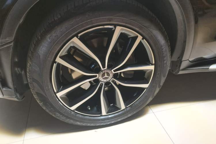 Used Mercedes-Benz GLC 2022 Refreshed GLC 300 L 4MATIC Dynamic Edition Left Front Wheel Hub