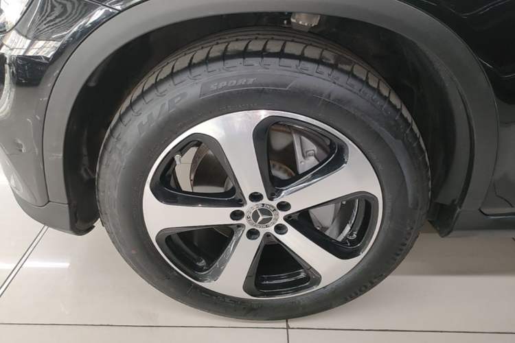 Used Mercedes-Benz GLC 2022 Refreshed GLC 260 L 4MATIC Dynamic Edition Left Front Wheel Hub