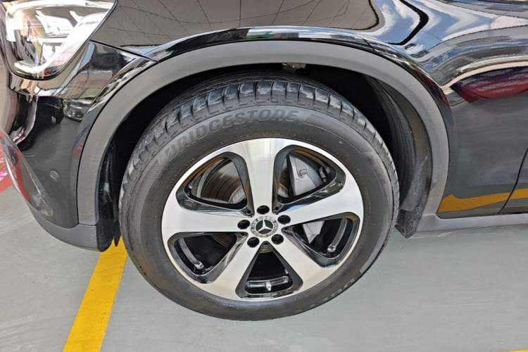 Used Mercedes-Benz GLC 2022 Facelift GLC 260 L 4MATIC Luxury Edition Left Front Wheel Hub