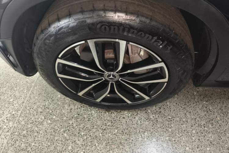 Used Mercedes-Benz GLC 2022 Second Facelift GLC 260 L 4MATIC Luxury Edition Left Front Wheel Hub