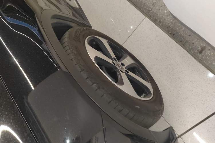 Used Mercedes-Benz GLC 2022 Facelifted GLC 260 L 4MATIC Dynamic Edition Left Front Wheel Hub