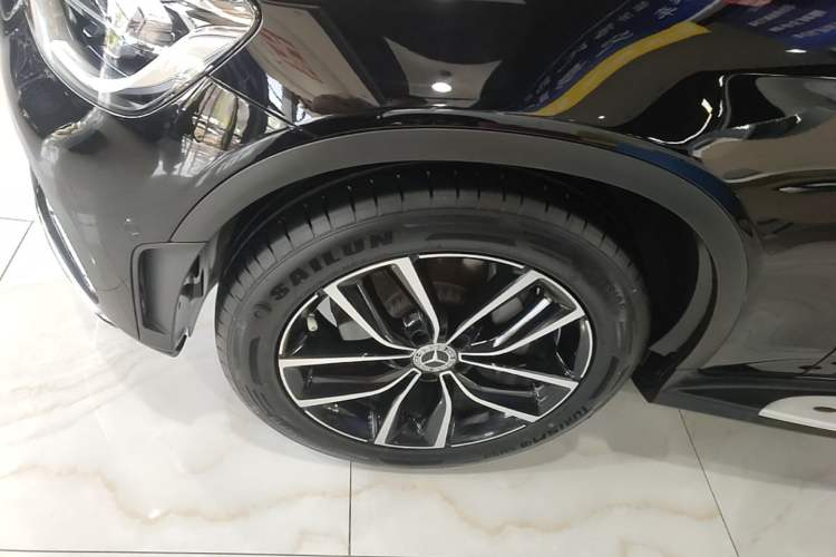 Used Mercedes-Benz GLC 2022 Facelift GLC 260 L 4MATIC Luxury Edition Left Front Wheel Hub