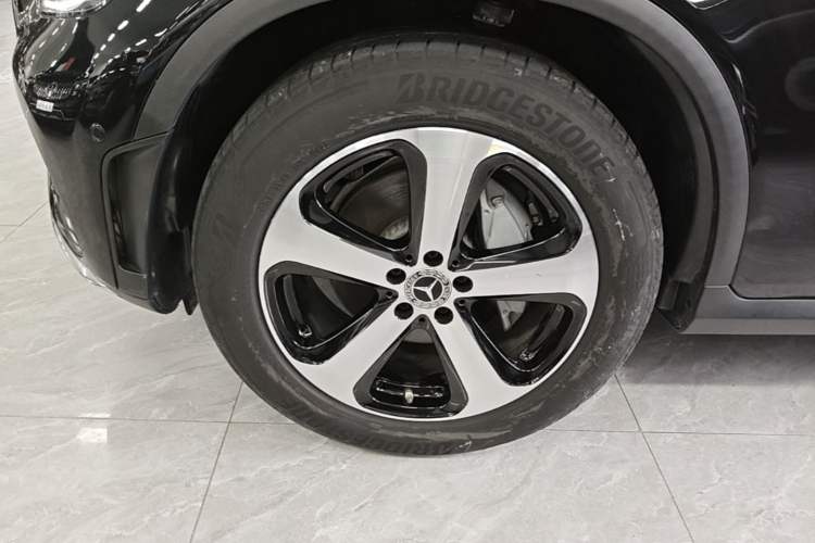 Used Mercedes-Benz GLC 2022 Facelifted GLC 260 L 4MATIC Dynamic Edition Left Front Wheel Hub