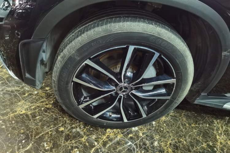Used Mercedes-Benz GLC 2022 Second Facelift GLC 260 L 4MATIC Luxury Edition Left Front Wheel Hub
