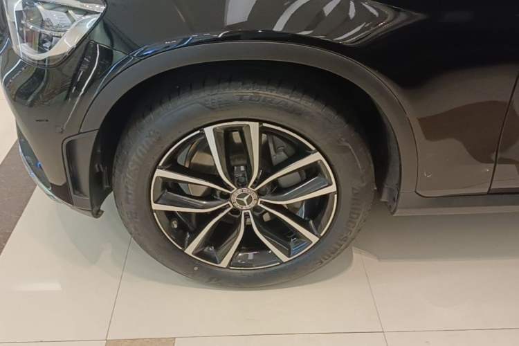 Used Mercedes-Benz GLC 2022 Second Facelift GLC 260 L 4MATIC Luxury Edition Left Front Wheel Hub