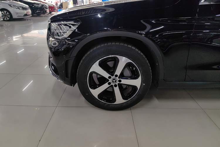 Used Mercedes-Benz GLC 2022 Facelifted GLC 260 L 4MATIC Dynamic Edition Left Front Wheel Hub